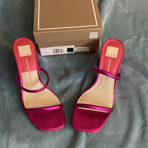 Dolce Vita Noles slide - Picture 2 of 6